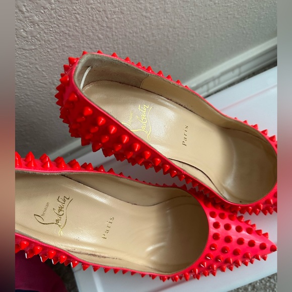 Christian Louboutin - Picture 4 of 8